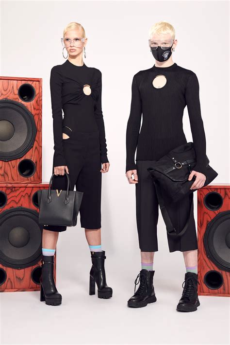 versace новая коллекция 2021 обувь